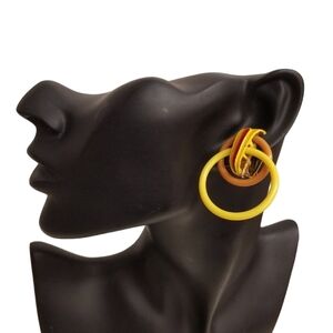 MODE ART VINTAGE 1960s ACRYLIC DOUBLE HOOP TWO TONE CLIP ON EARRINGS